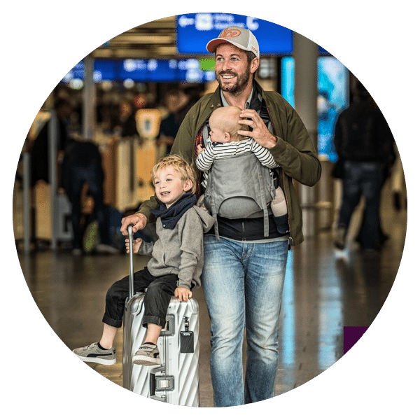 mochila portabebe ideal para viaje en aeropuerto